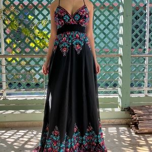 Boho, long, open back, beautifully patterned dress size 4/6